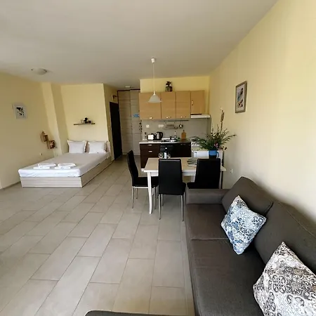 Апартамент Cozy At Gradina