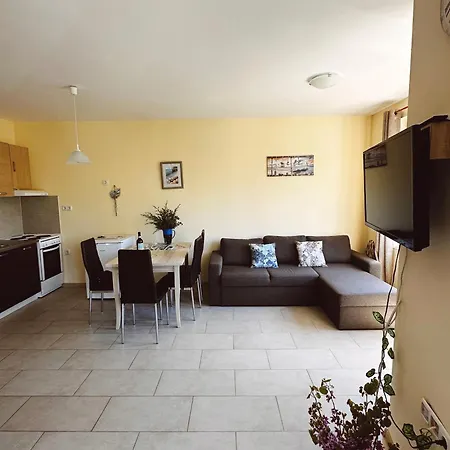 Cozy At Gradina شقة سوزوبول